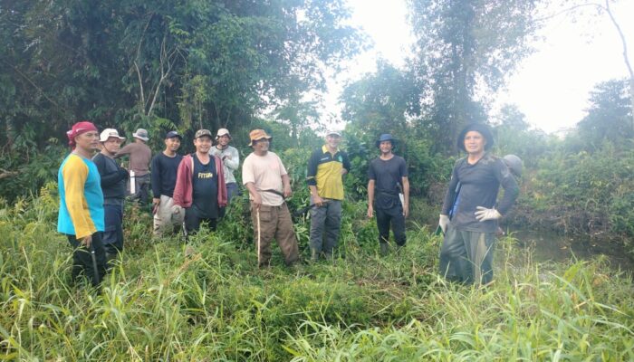 Warga Tuatunu Gotong Royong Menyelamatkan Aset 
