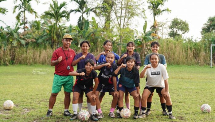 PT Timah Dorong Lahirnya Bibit Unggul Sepak Bola dari Desa Rias, Salurkan Bantuan untuk SSB Tunas Mandiri