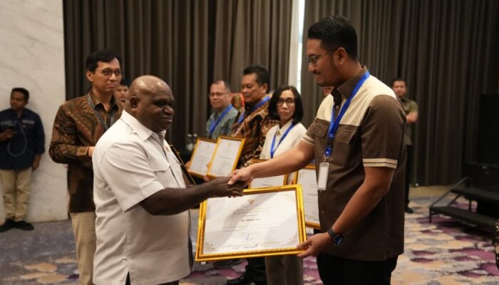 Komitmen Penuhi Standar HAM, PT Timah Terima Penghargaan PRISMA dari Menteri HAM 