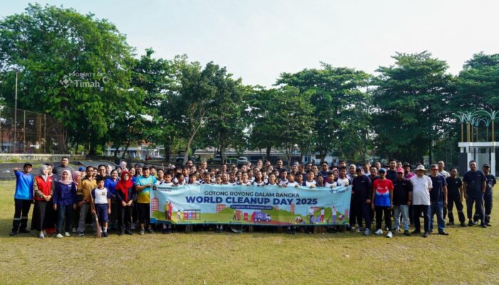Peringati World Clean Up Day, PT Timah Bersama Pelajar dan Masyarakat Gotong Royong Bersihkan Kawasan Taman Sari 