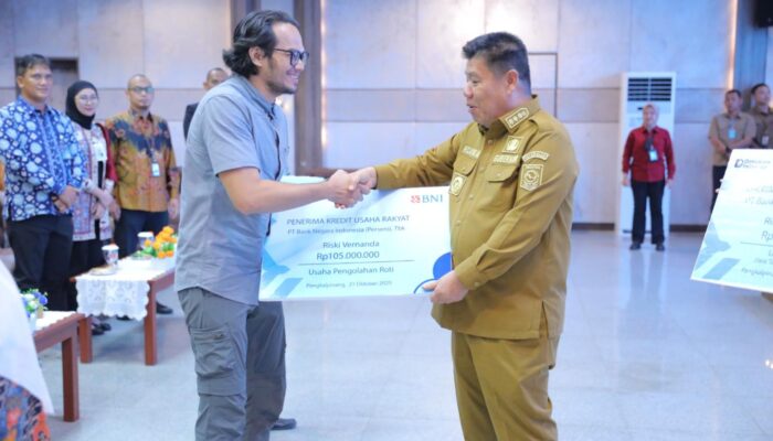 Gubernur Hidayat Arsani Salurkan KUR untuk 200 Debitur Babel: Dorong UMKM Naik Kelas dan Mandiri