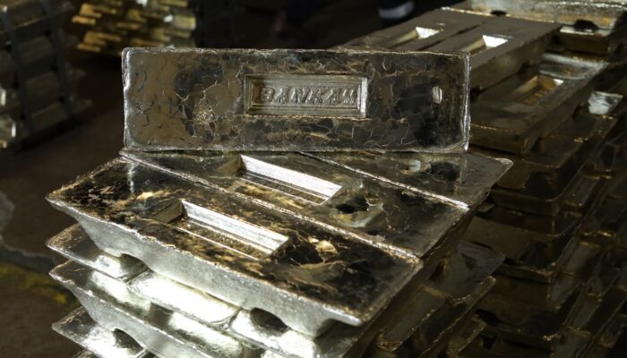 ⁠Imbal Jasa Timah Setara 10 Kg Beras, Ukuran Keadilan untuk Penambang Rakyat