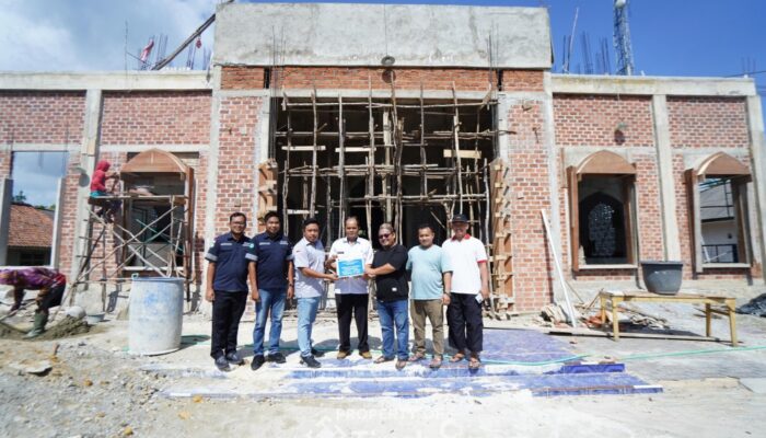 Dukung Perluasan Masjid di Temberan, PT TIMAH Tbk Serahkan Bantuan untuk Masjid Al Hikmah 
