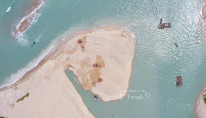 PT TIMAH Tbk Lakukan Pengerukan Muara Air Kantung, Nelayan Berharap Akses Keluar Masuk Kapal Bisa Lancar 