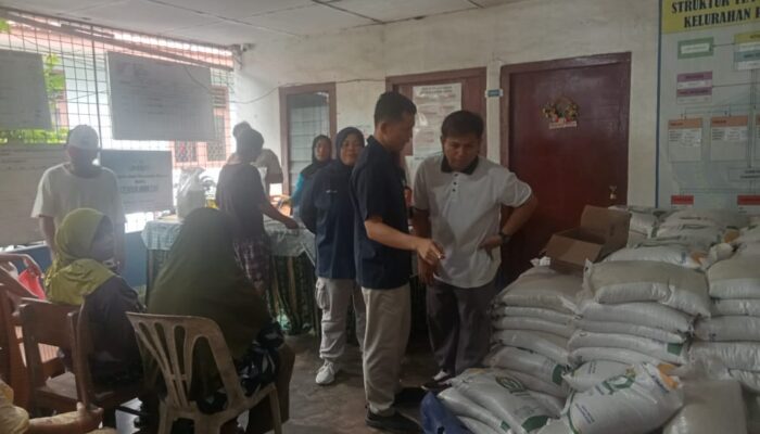 Bulog Salurkan Bantuan Pangan untuk 7.205 Penerima Manfaat di Pangkalpinang