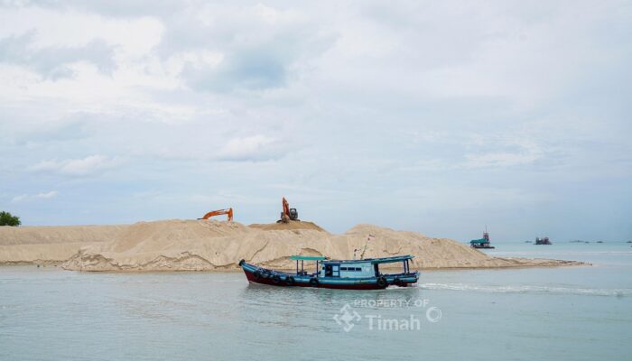 Kolaborasi PT TIMAH dan Mitra Usaha Normalisasi Muara Air Kantung, Akses Nelayan Kian Lancar