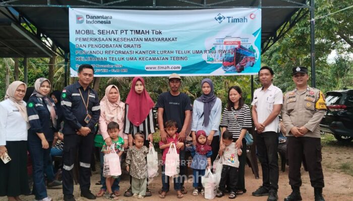 Dukung Penanganan Stunting, PT TIMAH Tbk Serahkan Puluhan Paket Makanan Tambahan untuk Warga Teluk Uma
