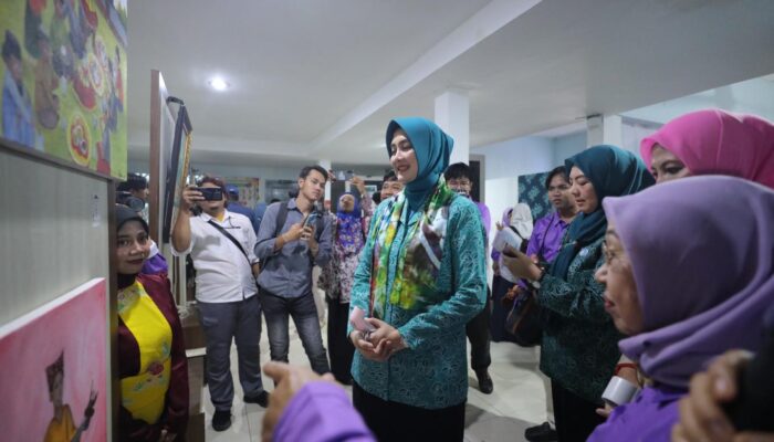 Noni Hidayat Arsani Apresiasi Karya Siswa SLB YPAC pada Peringatan HDI 2025