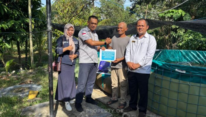 PT TIMAH Tbk Serahkan Bantuan Bioflok dan Bibit Ikan untuk Dukung Usaha Budidaya Ikan di Desa Gemuruh