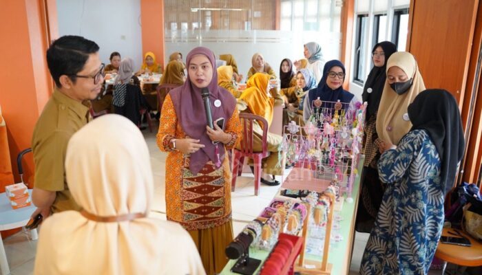 Kolaborasi PT TIMAH Tbk dan UMKM, Puluhan Guru di Pangkalpinang Dibekali Keterampilan Kreatif