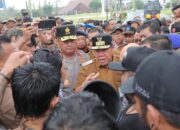 Gubernur Hidayat Temui Massa Aksi, Tegaskan IUPR Dibahas Januari 2026