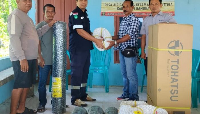 Dukung Produktivitas Nelayan, PT TIMAH Tbk Serahkan Bantuan untuk Kelompok Nelayan Penganak Air Gantang 