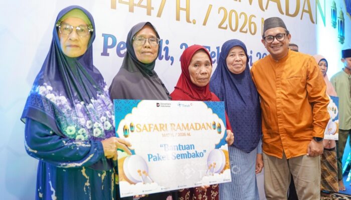 Penuhi Kebutuhan Pangan, PT TIMAH Berbagi Paket Sembako untuk Warga Bangka 