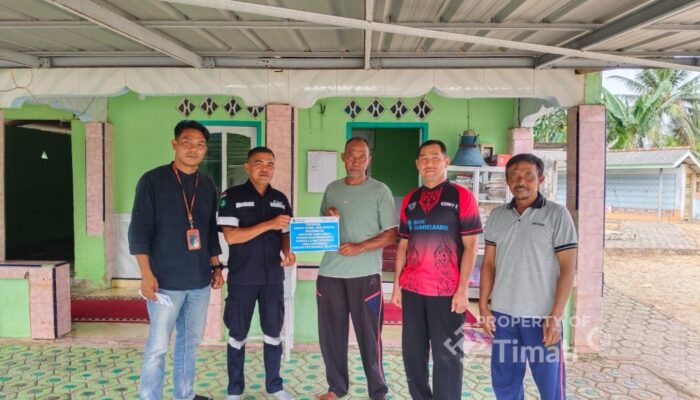 Ramadan Penuh Berkah, PT TIMAH Serahkan Bantuan Untuk Musala Baiturrohma di Desa Keposang