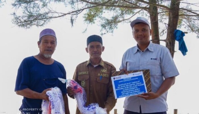 Dukung Produktivitas Nelayan Pesisir, PT TIMAH Tbk Salurkan Bantuan Alat Tangkap di Desa Baskara Bakti