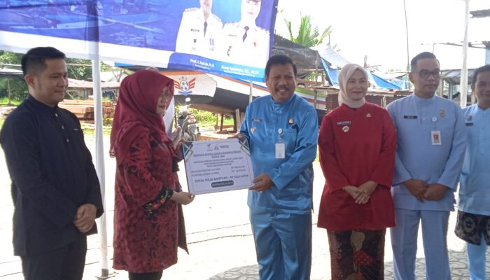 Wali Kota Pangkalpinang Salurkan Bantuan Atensi untuk 249 Nelayan Terdampak Cuaca Ekstrem