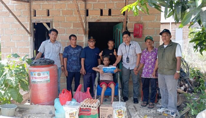 PT TIMAH Serahkan Bantuan Biaya Pengobatan untuk Warga Desa Rias