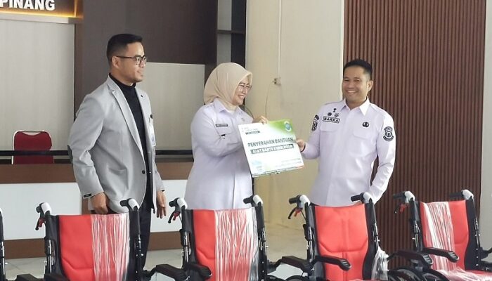 Sentuhan CSR untuk Disabilitas, Dinsos Pangkalpinang Terima Bantuan Kursi Roda dari BSB Syariah