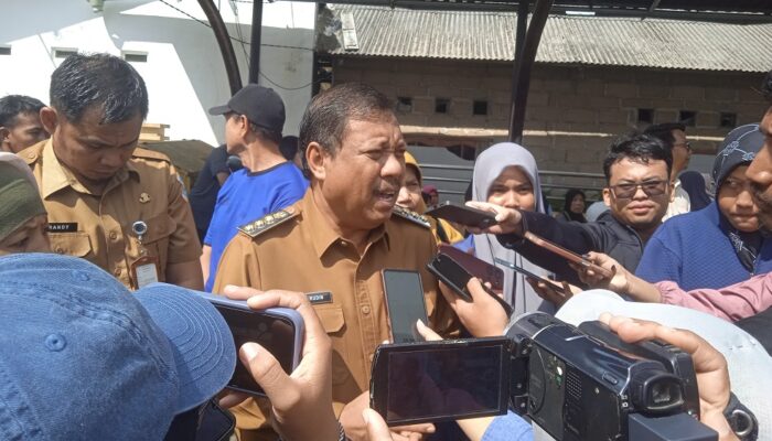 Wali Kota Pangkalpinang Salurkan Bantuan Pangan di Opas Indah, 622 KK Terima Beras dan Minyak Goreng