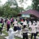 Di Bawah Rindangnya Pepohonan, PT TIMAH Ajak Masyarakat Hidup Sehat Lewat Senam Bersama