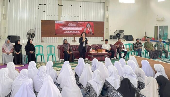 Reses di Ponpes Al-Muhajirin, Me Hoa Perjuangkan Beasiswa dan Kesejahteraan Santri