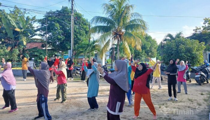 Tetap Bugar di Usia Senja, Lansia di Mentok Antusias Ikuti Senam Sehat Bersama PT TIMAH