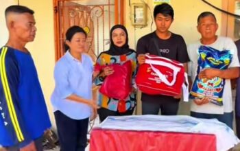 Wakili Gubernur, Rina Tarol Salurkan Bantuan bagi Korban Kebakaran di Bangka Selatan