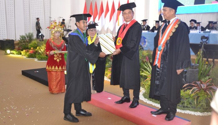 UBB Wisuda 431 Lulusan, Yusril Ihza Mahendra Tekankan Pentingnya Talenta Produktif dan Pengelolaan SDA Berbasis Ilmu Pengetahuan