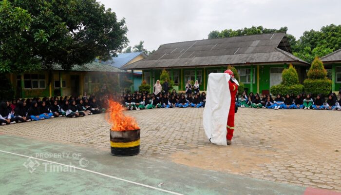 Bekali Santri Hadapi Bencana, PT TIMAH Gelar Edukasi dan Simulasi Penanganan Kebakaran di Pondok Pesantren Darul Furqan