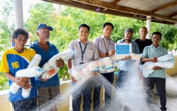 Tingkatkan Hasil Tangkapan Nelayan, PT TIMAH Serahkan Bantuan Jaring Ikan untuk Perkumpulan Nelayan Keluruhan Sawang 