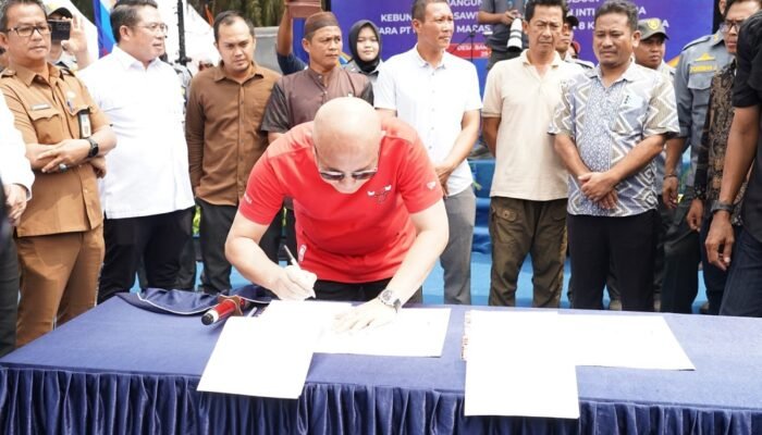 DPRD Babel Kawal Hak Plasma, PT GML Teken MoU Kemitraan dengan 8 Koperasi Desa