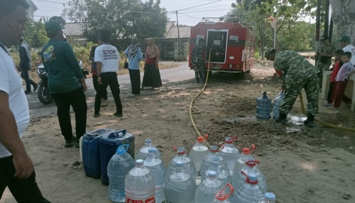 Musim Kemarau Mengering, Relawan PAKAR Salurkan 15 Ton Air Bersih untuk Warga