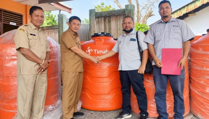 PT TIMAH Berkolaborasi dengan BPBD Bangka Barat Hadirkan Tangki Air Bersih bagi Warga 