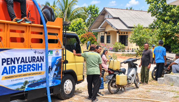 PT TIMAH Kolaborasi Penuhi Kebutuhan Air Bersih Warga Terdampak Kekeringan di Sungailiat